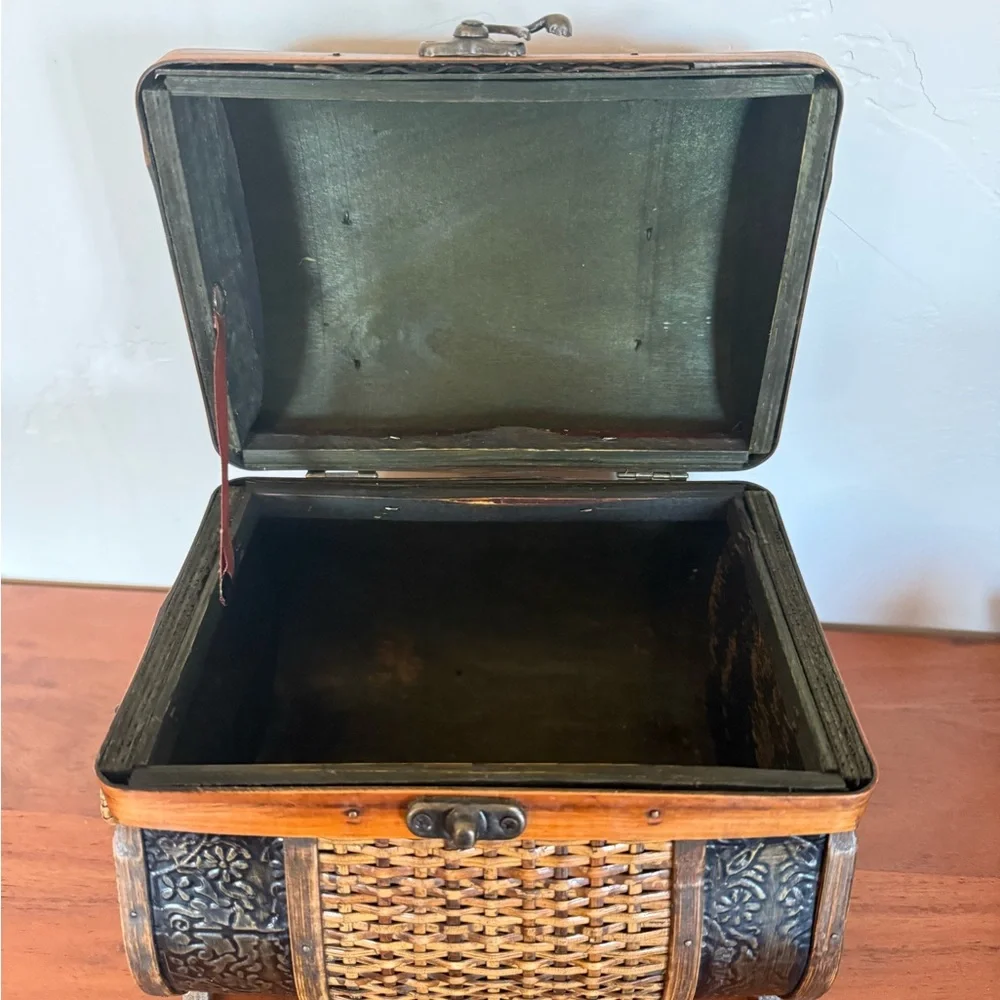 Vintage Woven Wooden Chest with Metal Accents trinket‎ box rustic 8x7x7”
